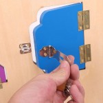 Дъска с шест вратички с различни ключалки