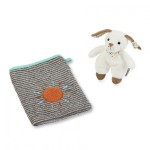 Подаръчен комплект Sterntaler, 2 части, тривка и играчка Подаръчен комплект Sterntaler, 2 части, тривка и играчка